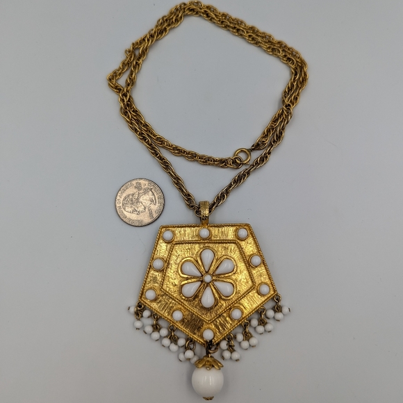 Gold Tone Necklace Milk Glass Cabochons Statement Pendant Rope Chain Vintage - Picture 7 of 10